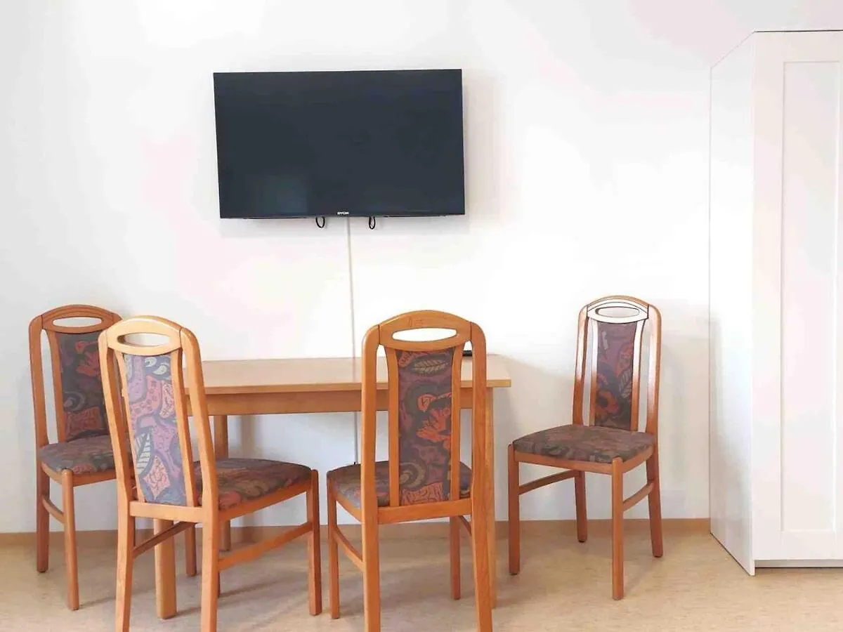 Sta1043 Gut Geschnittene Monteurwohnung Mit Balkon Stamsried Germany
